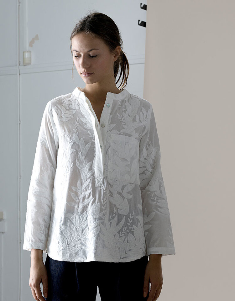 Dutchess Pocket shirt - white emboidery