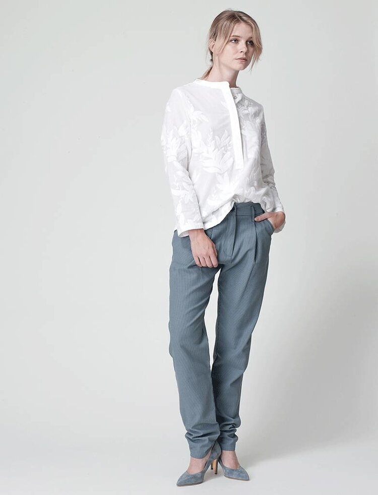 Dutchess Pocket shirt - white emboidery