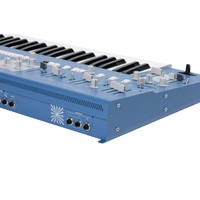 UDO Audio Super 6 Polysynth (blue)