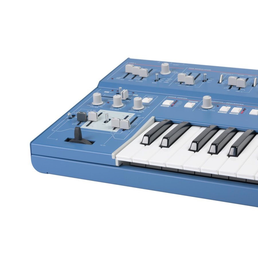 UDO Audio Super 6 Polysynth (blue)