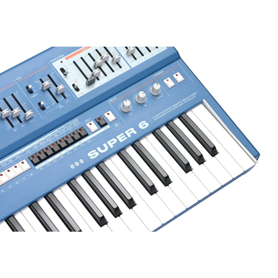 UDO Audio Super 6 Polysynth (blue)