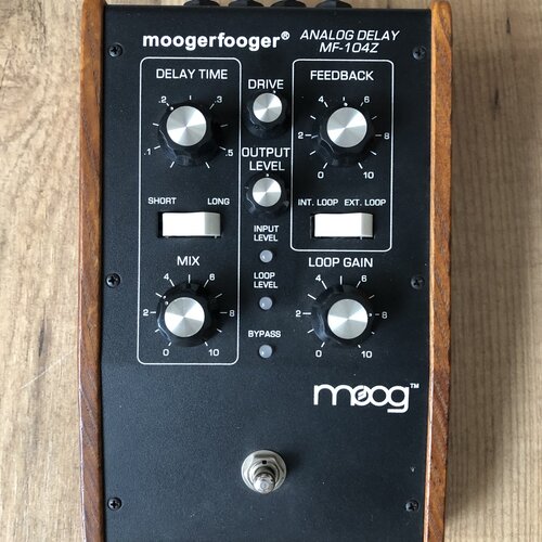 MOOG Moogerfooger MF-104Z  MOOG Moogerfooger MF-104Z