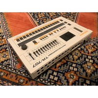 Roland TR-707