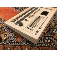 Roland TR-707