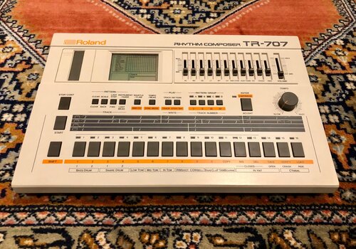 Roland TR-707 