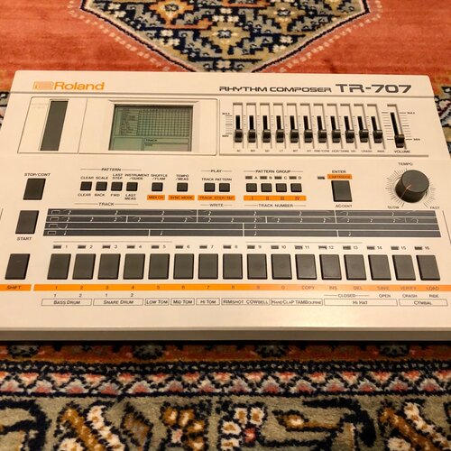Roland TR-707 