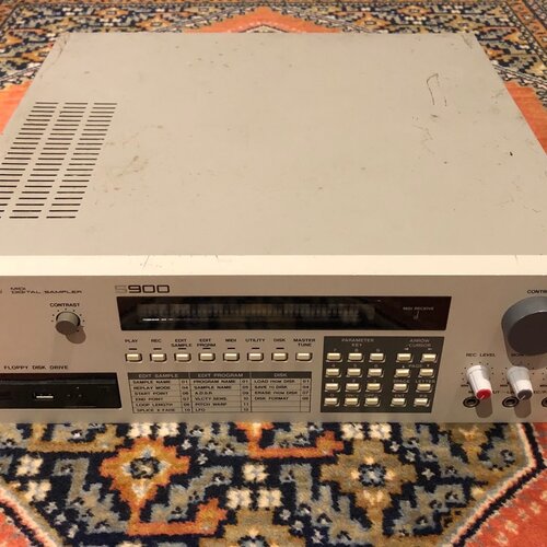 Akai S900  Akai S900