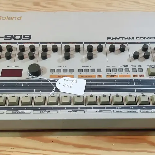 Roland TR-909 