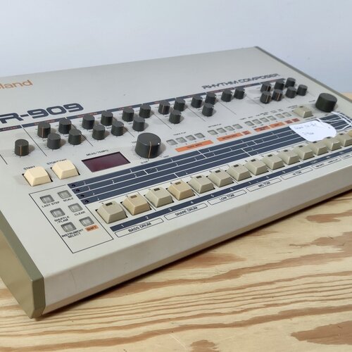 Roland TR-909 