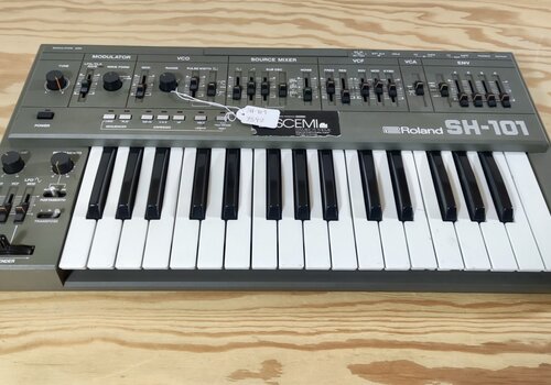 Roland SH-101 