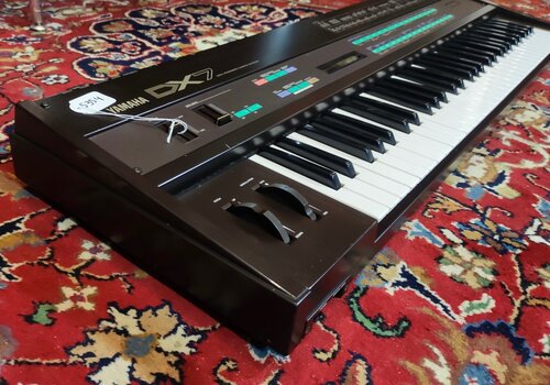 Yamaha DX7 