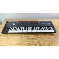 Roland Juno 106 + CASE