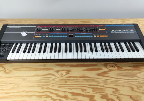 Roland Juno 106 + CASE 