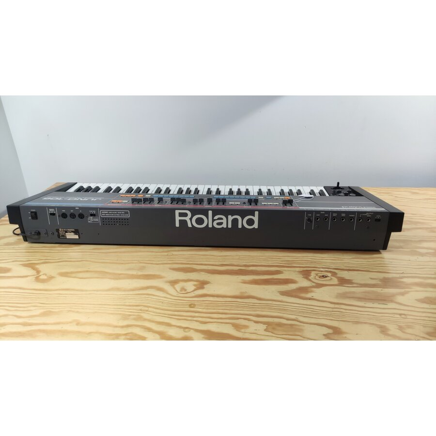 Roland Juno 106 + CASE