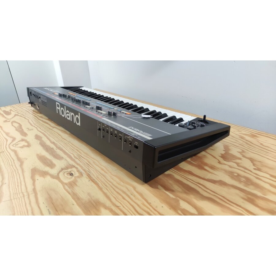 Roland Juno 106 + CASE