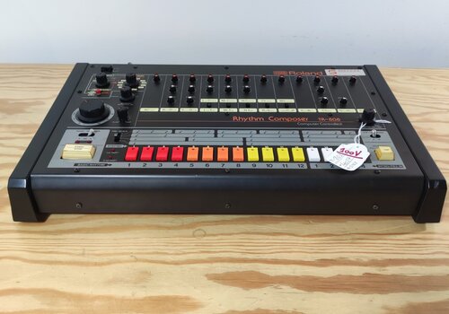 Roland TR-808 - 100v 