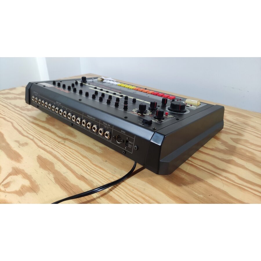 Roland TR-808 - 100v