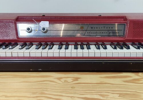 Wurlitzer 200 Red 1970 