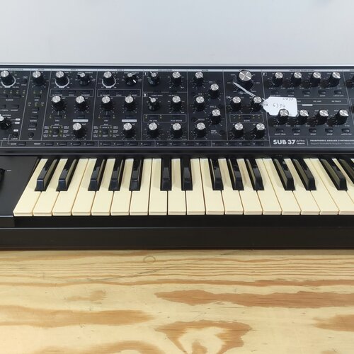 Moog Subsequent 37 