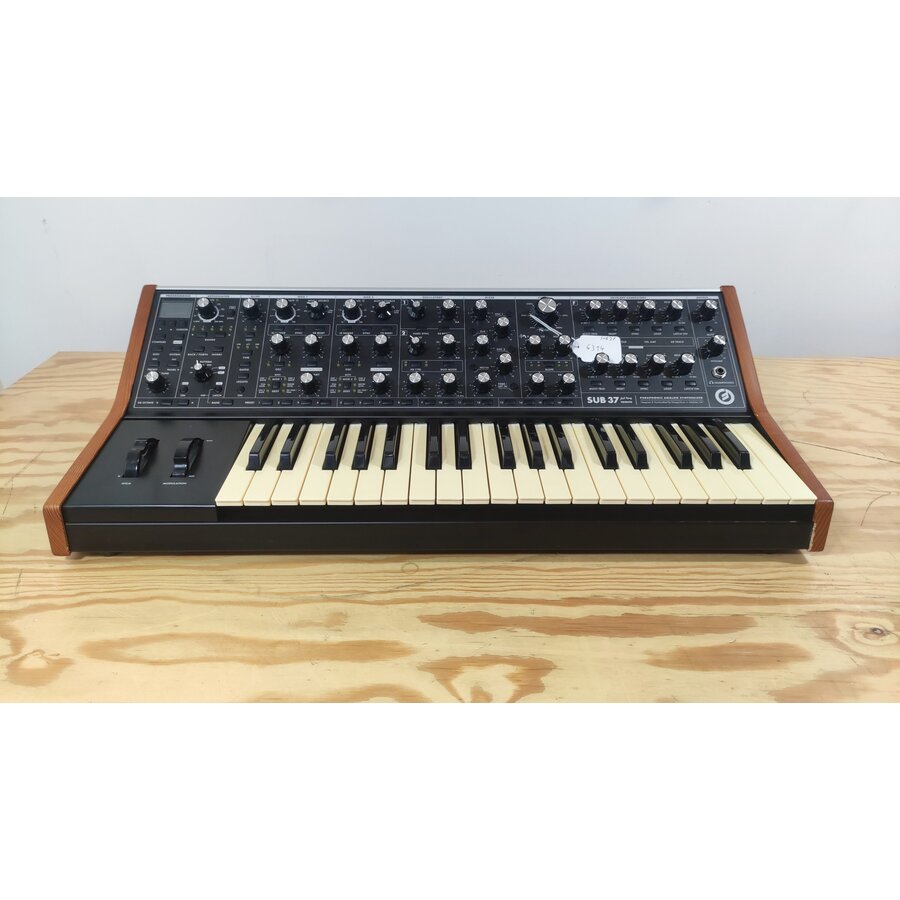 Moog Subsequent 37