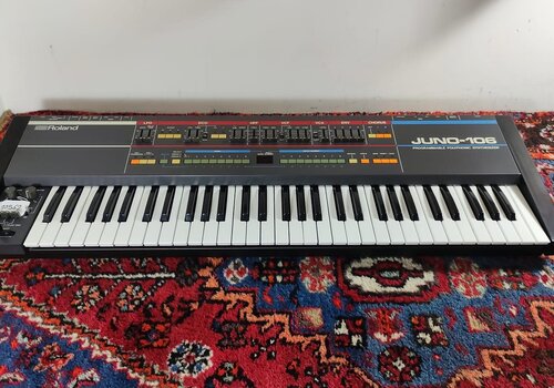 Roland Juno-106 