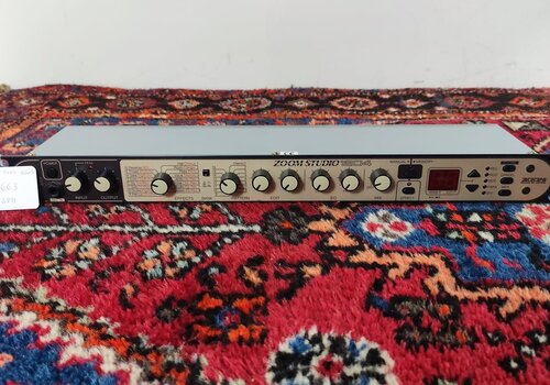 Zoom Studio 1201 