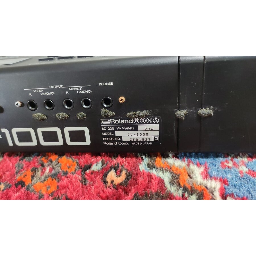 Roland JV-1000