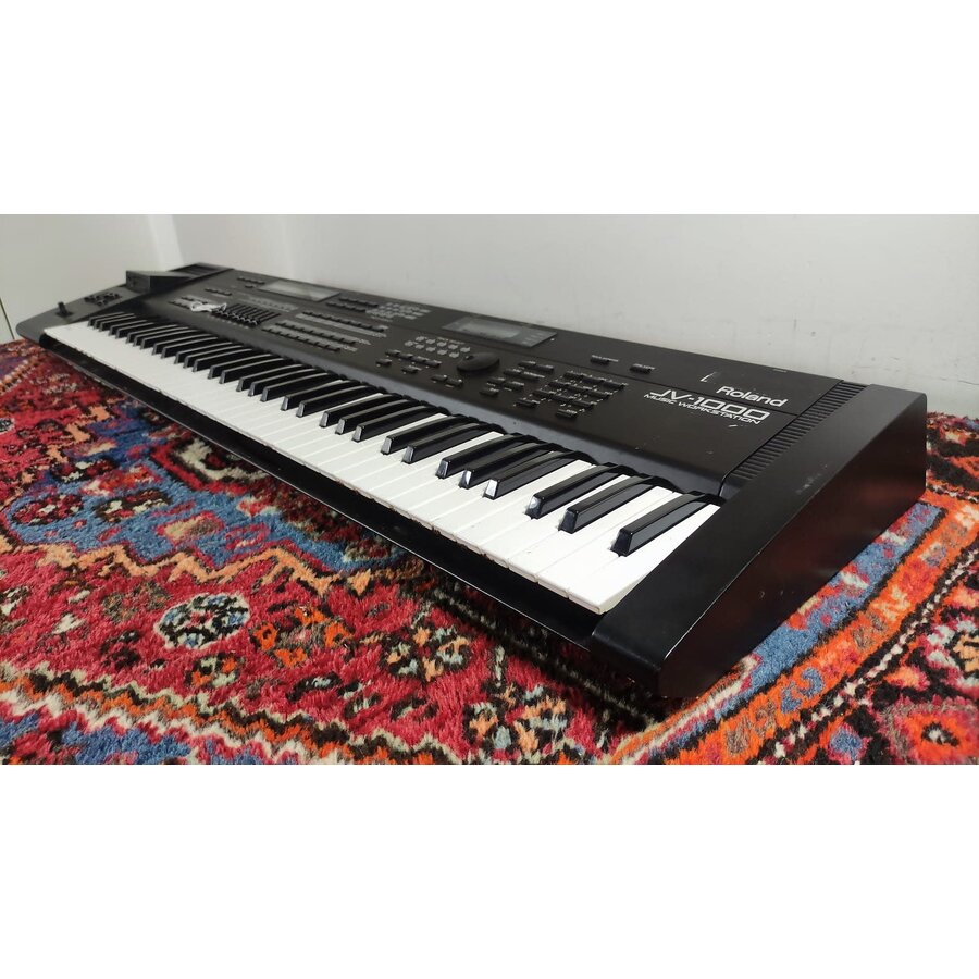 Roland JV-1000