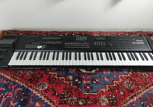 Roland JV-1000 