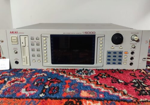 Akai S5000 128 voices 