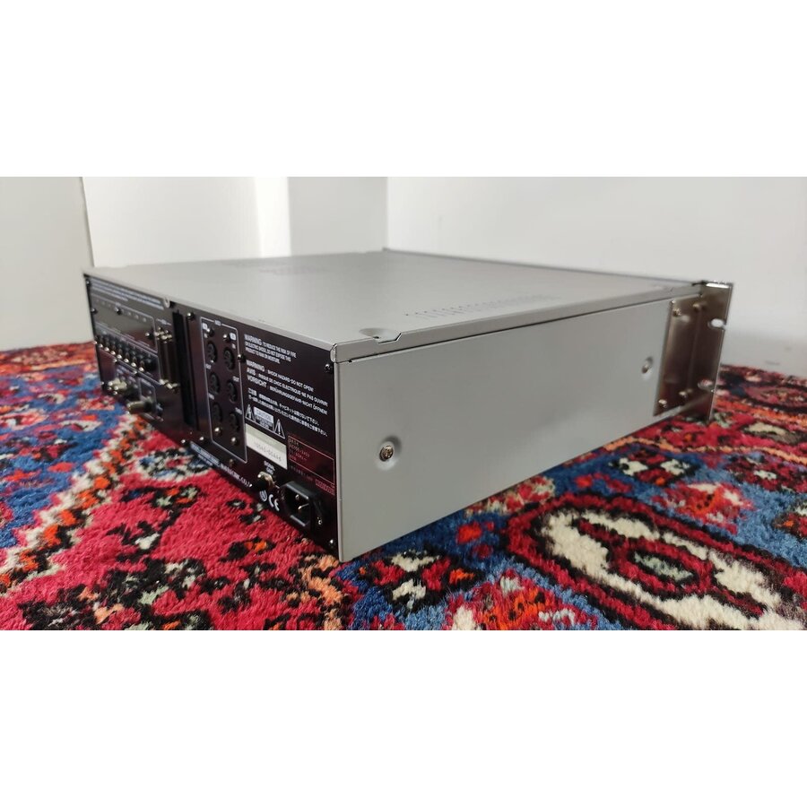 Akai S5000 128 voices