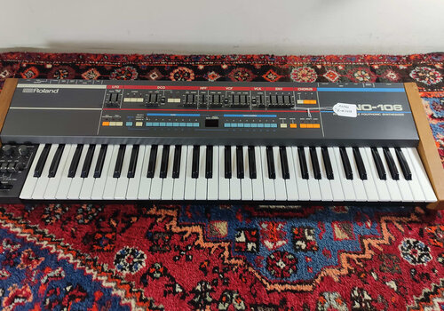Roland Juno 106 