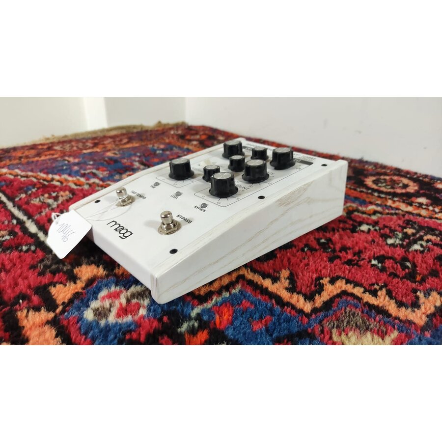 Moog Moogerfooger MF-104M - Limited Edition (White)