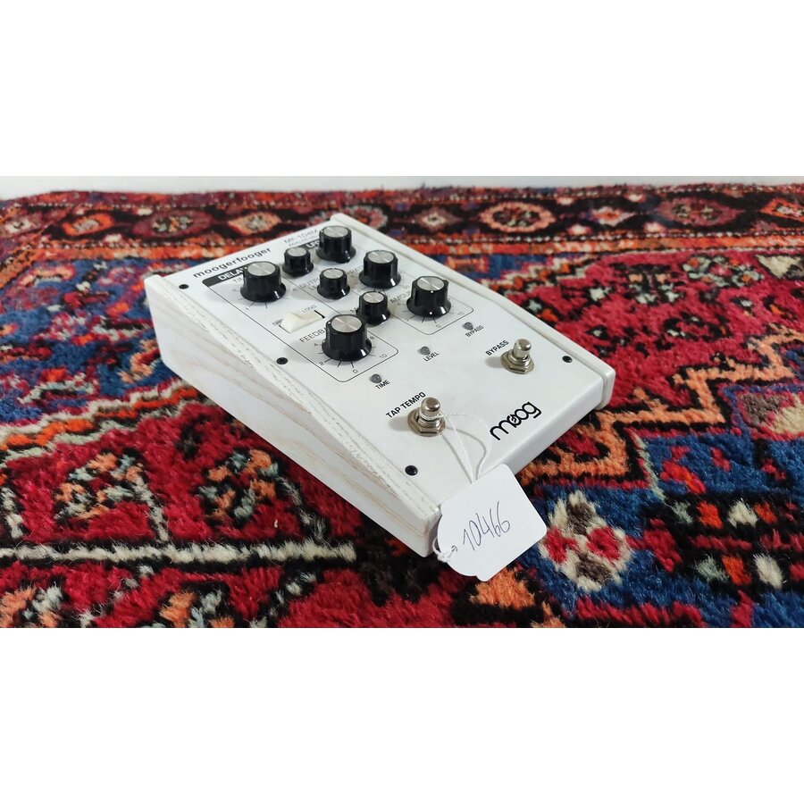Moog Moogerfooger MF-104M - Limited Edition (White)