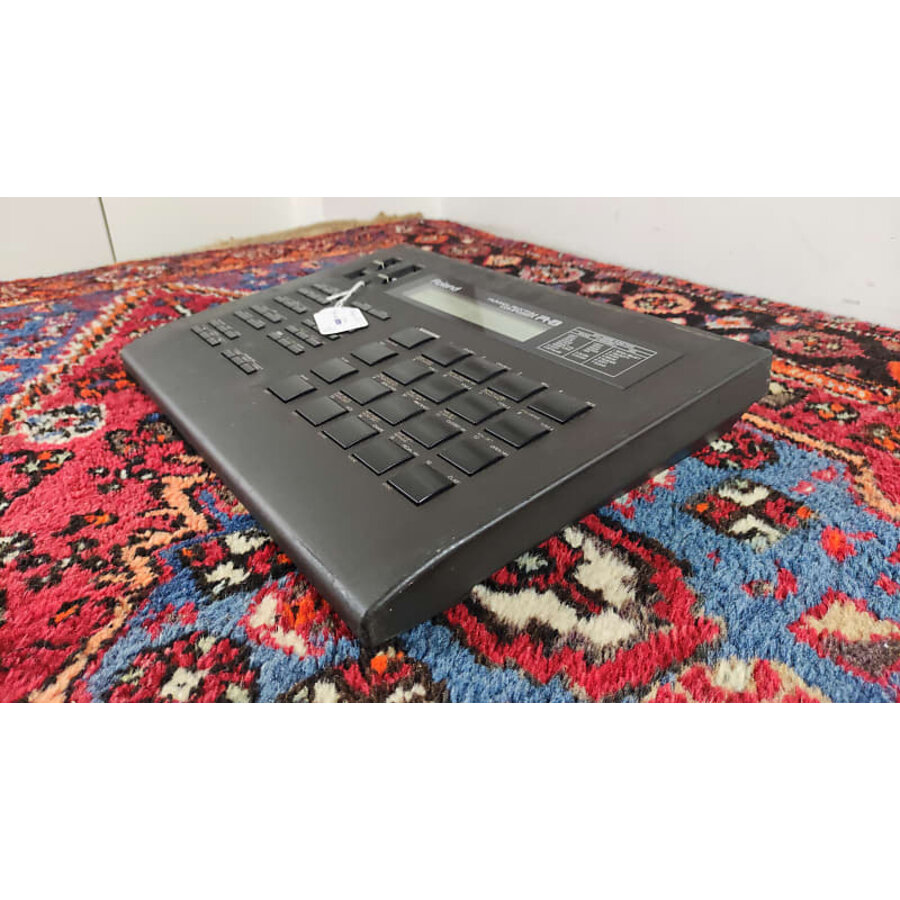 Roland R-8 + met orig voeding