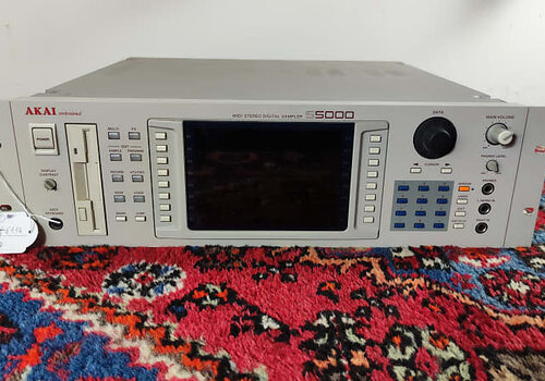 Akai S5000 