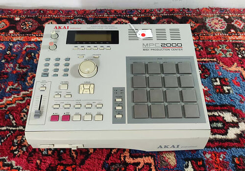 Akai MPC-2000 