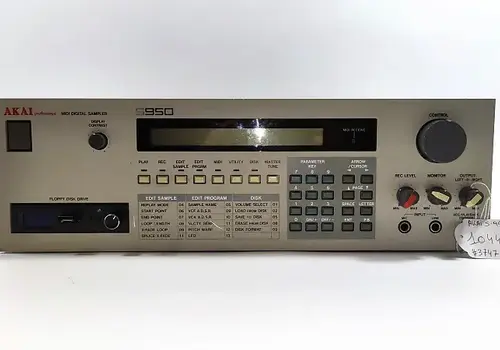 AKAI S950 
