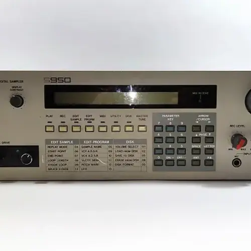 AKAI S950 