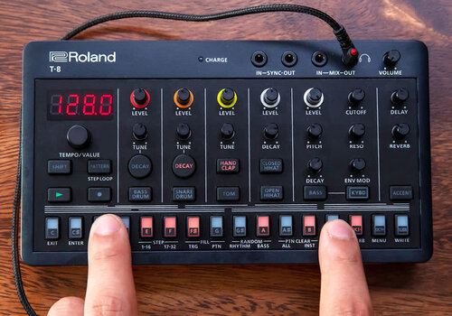ROLAND T-8 