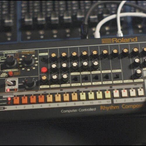ROLAND 	TR-08 