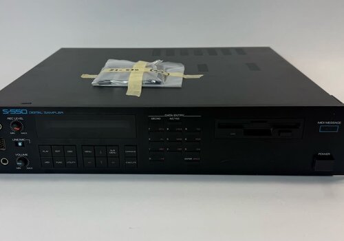 Roland S-550 