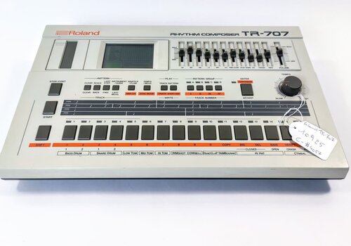 Roland TR-707 