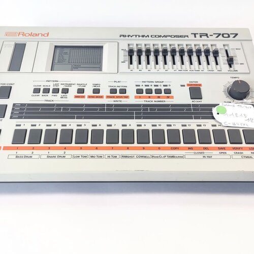 Roland TR-707 