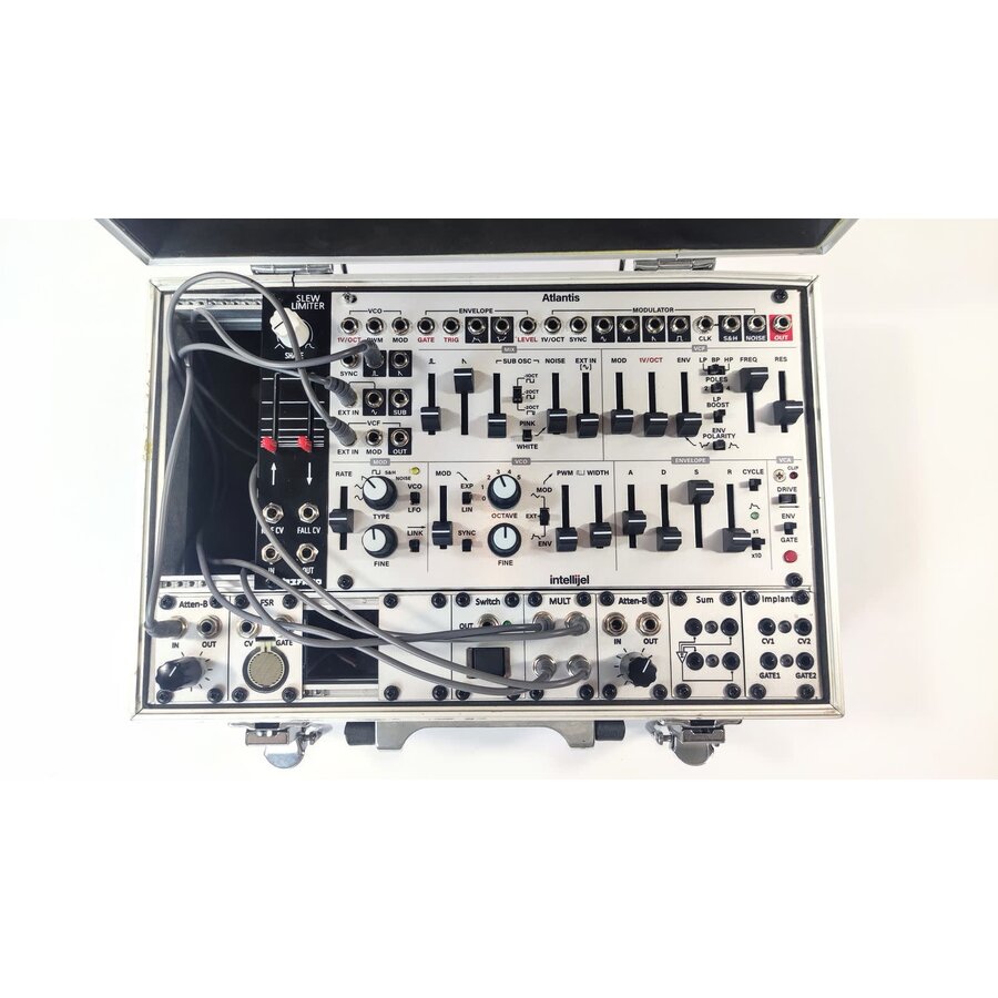 Intellijel Atlantis + Befaco Slew in case