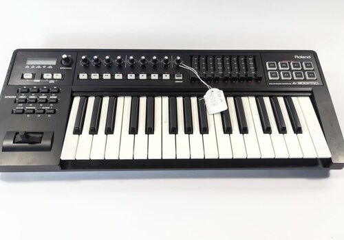 ROLAND A300 PRO Midi Controller 