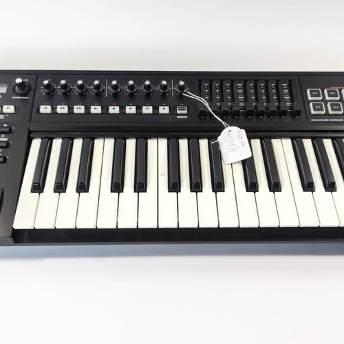 ROLAND A300 PRO Midi Controller 