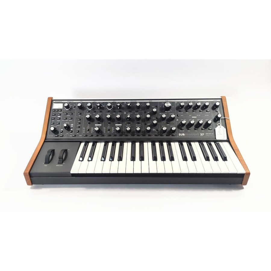 Moog Subsequent 37