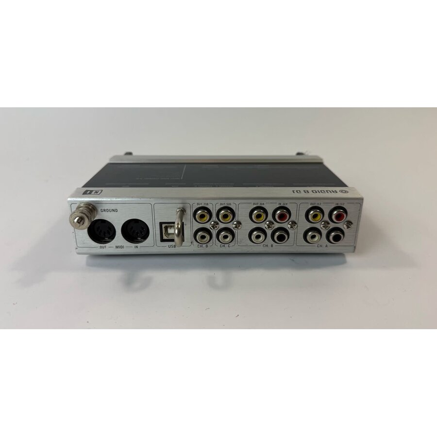 NATIVE INSTRUMENTS Traktor Audio 8 USB Audio interface