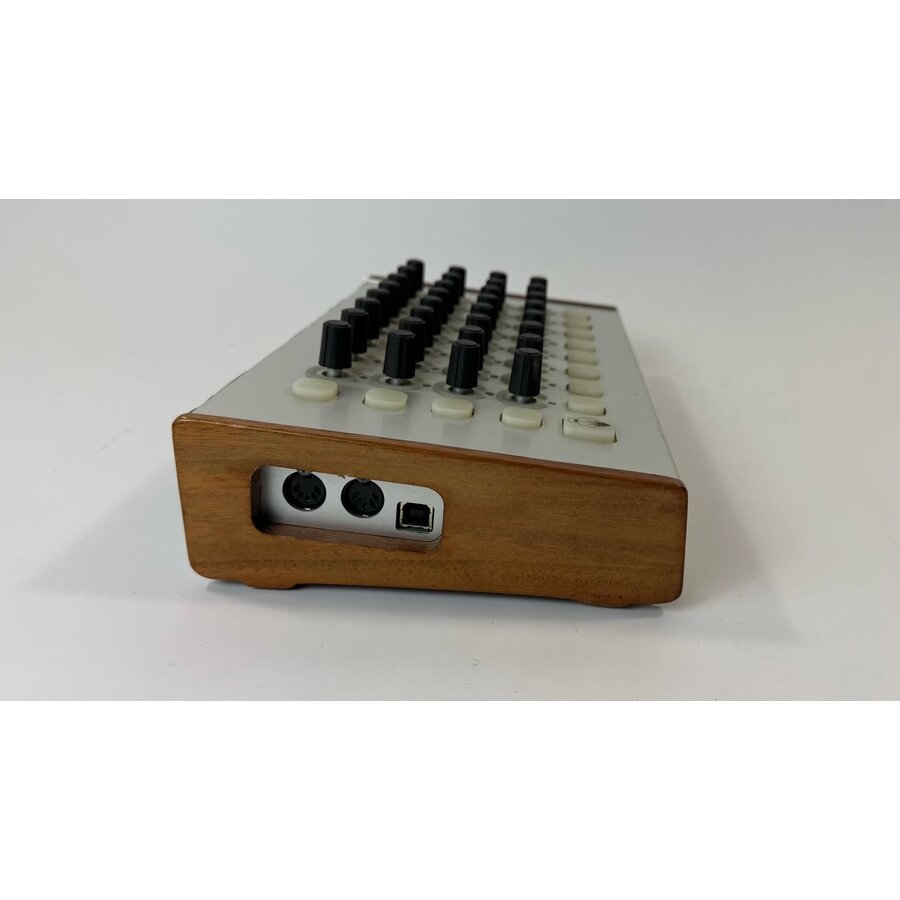 LIVID INSTRUMENTS Code V2 USB Midi Controller
